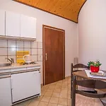 Pahljina 2885 Guest house