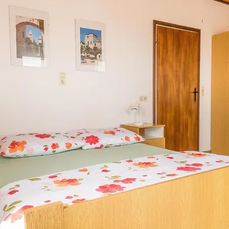 Gæstehus Pahljina 3*