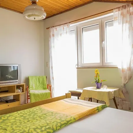 Gæstehus Pahljina 3*