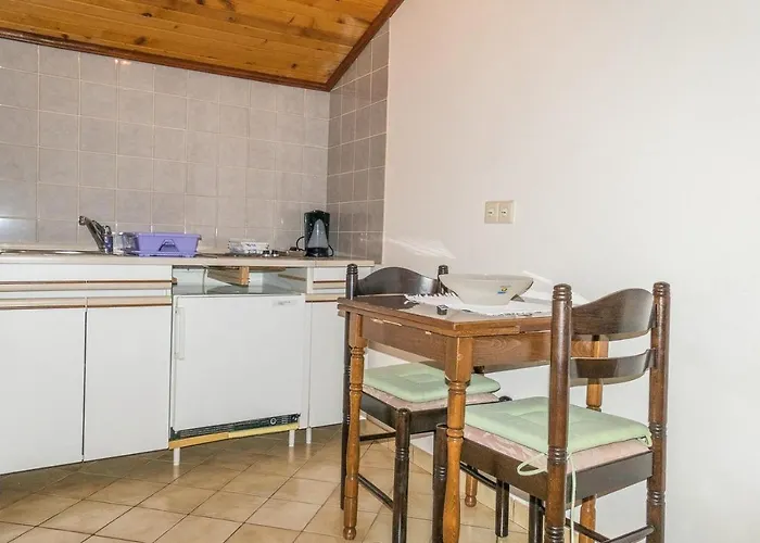 Pensionat Pahljina 3*